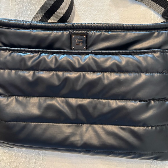 Think Rolyn Crossbody Bag - Picture 3 of 11